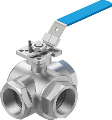 Ein dreifach, metallischer Kugelhahn mit blauem Hebel, verwendet zur Steuerung des Flüssigkeitsflusses in Rohrleitungssystemen.