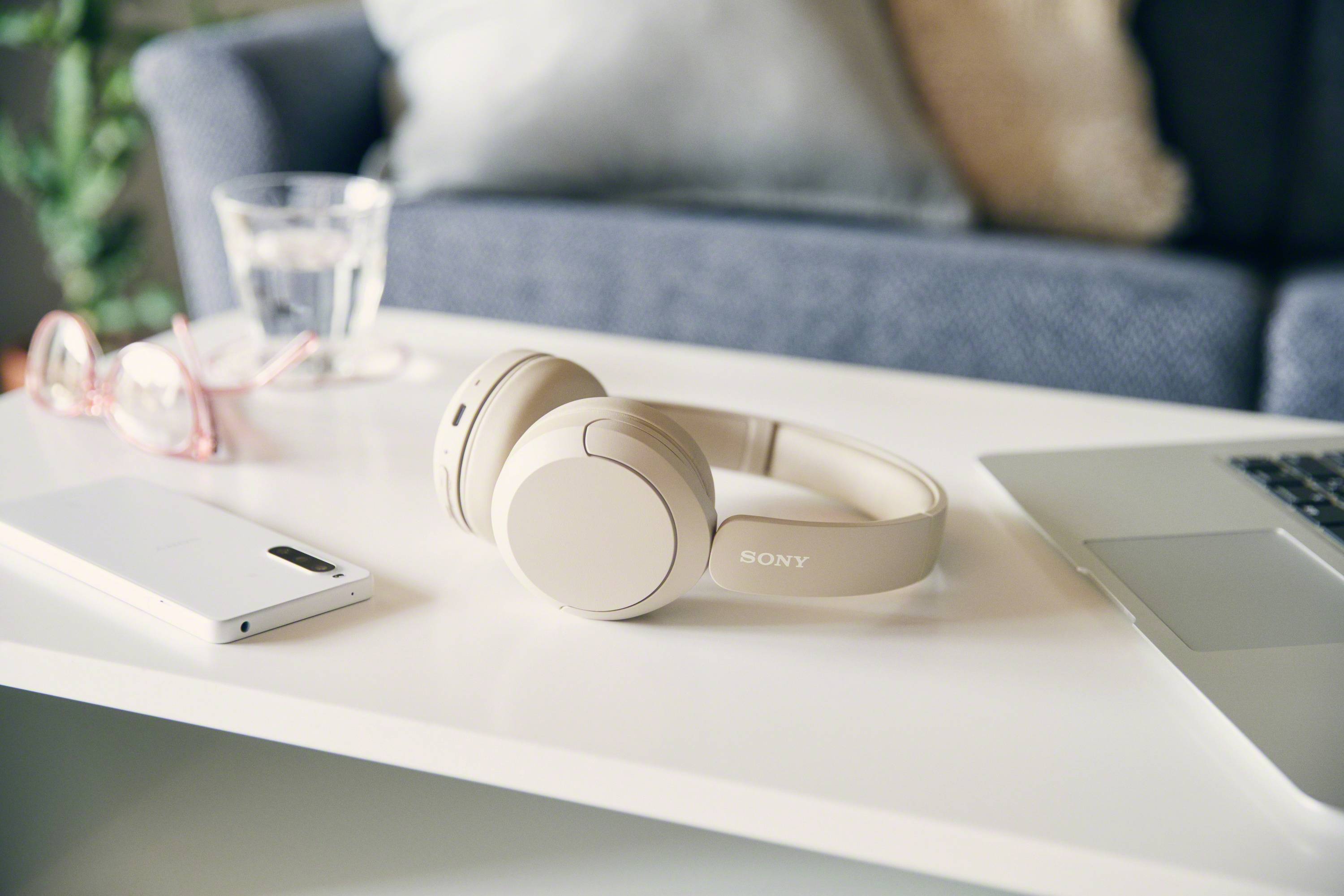 Sony WH-CH520 On Ear Headset Bluetooth® Stereo Beige Mikrofon-Rauschunterdrückung Batterieladeanzeige, Headset