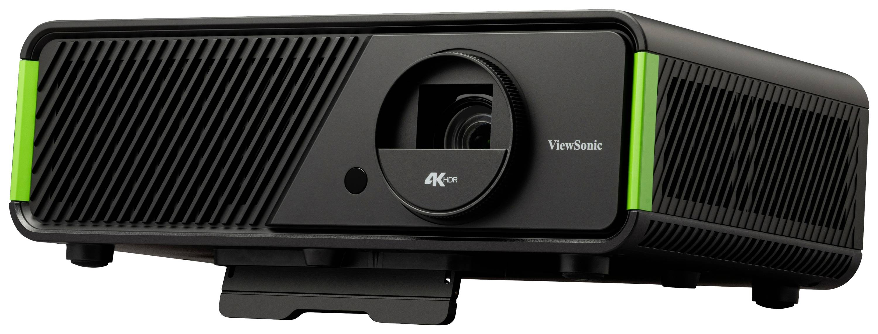 Ein schwarzer 4K-Projektor mit grünem Akzent von der Marke ViewSonic, mit einem vorderen Linsendesign und Lüftungsöffnungen an der Seite.