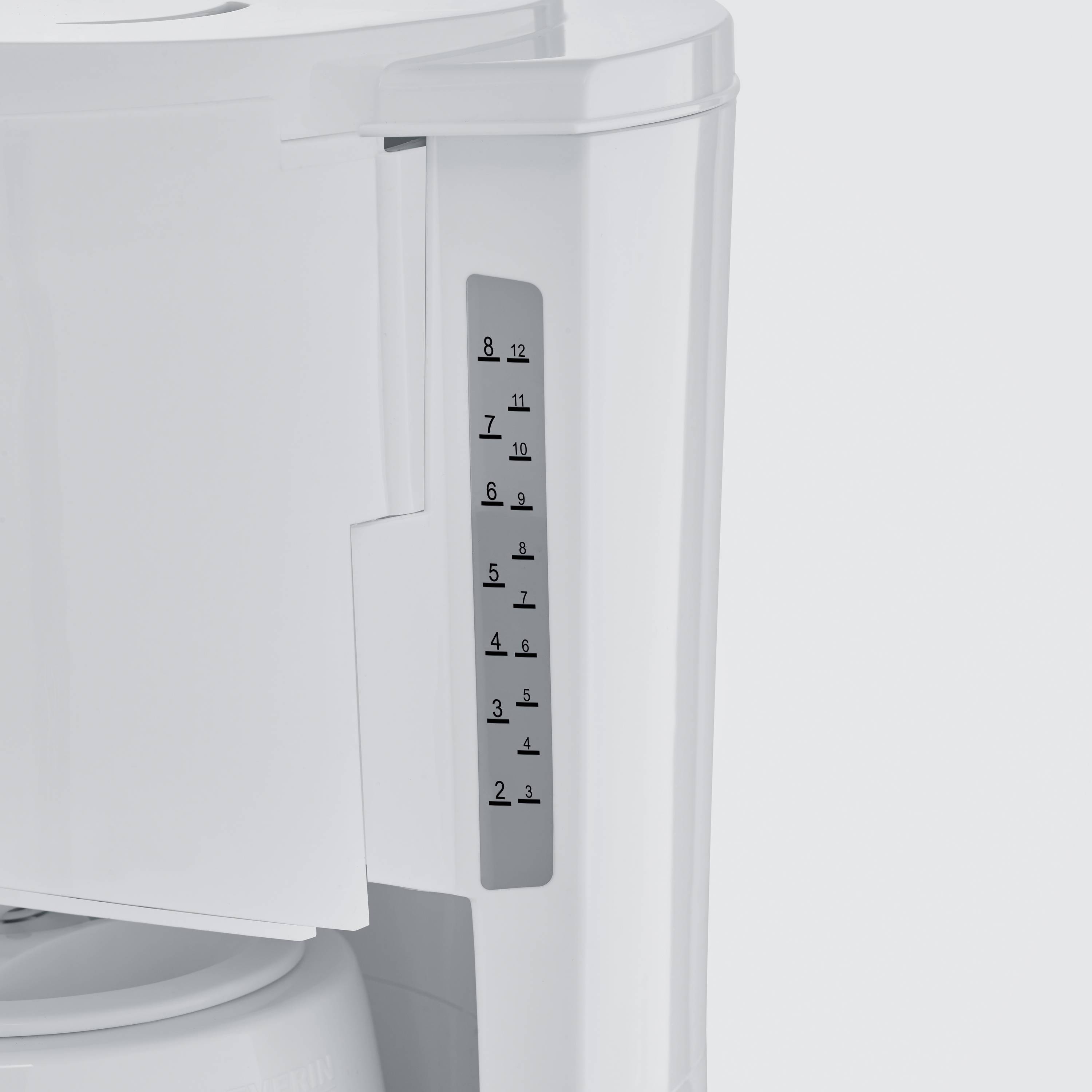 Kaffeemaschine mit sichtbarer Wasserskala.