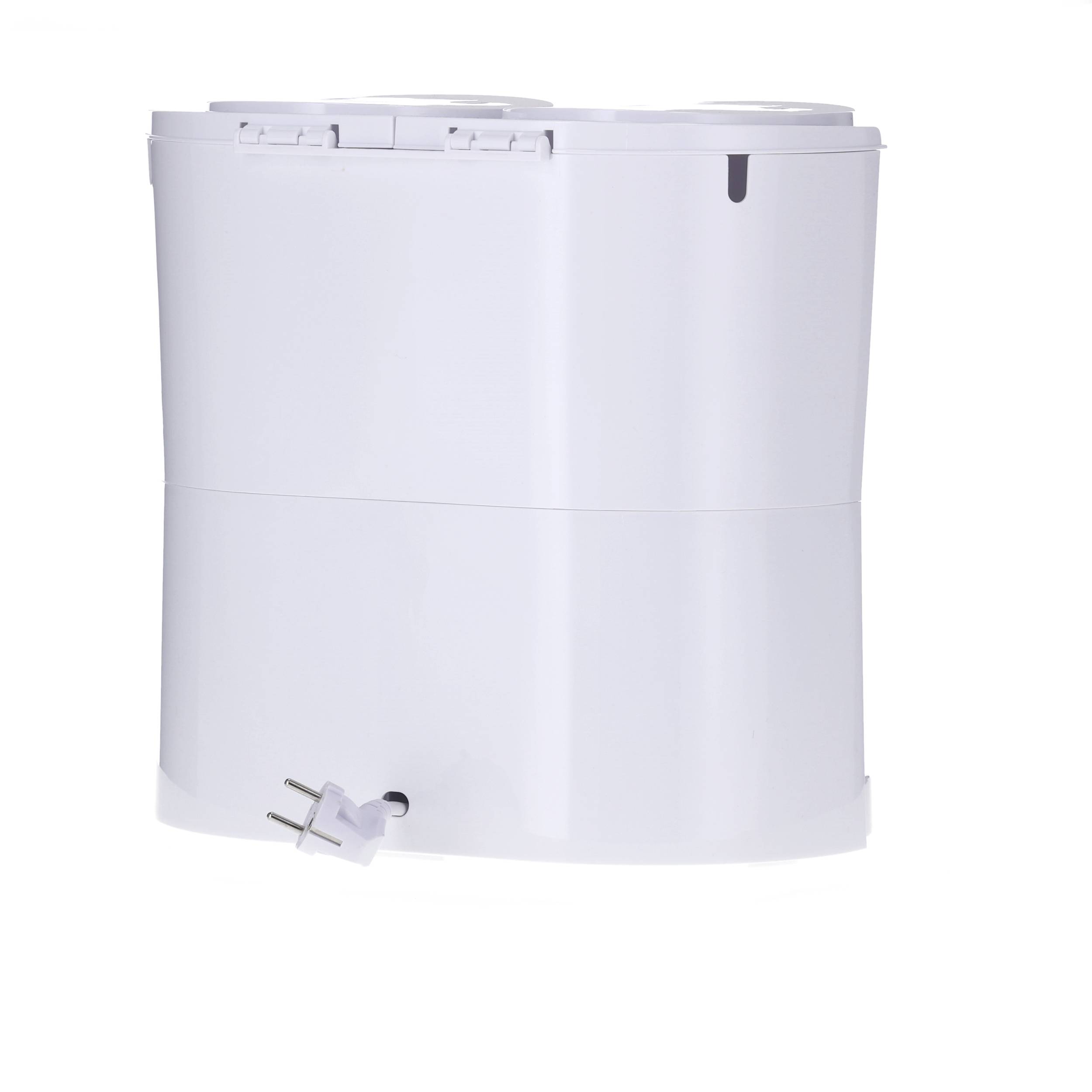 Ein weißer Luftbefeuchter mit seitlich sichtbarem Stromkabelanschluss auf einem weißen Hintergrund.