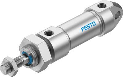 Pneumatischer Zylinder aus Metall mit der Aufschrift 'FESTO', einem Hersteller pneumatischer Systeme und Steuerungen.