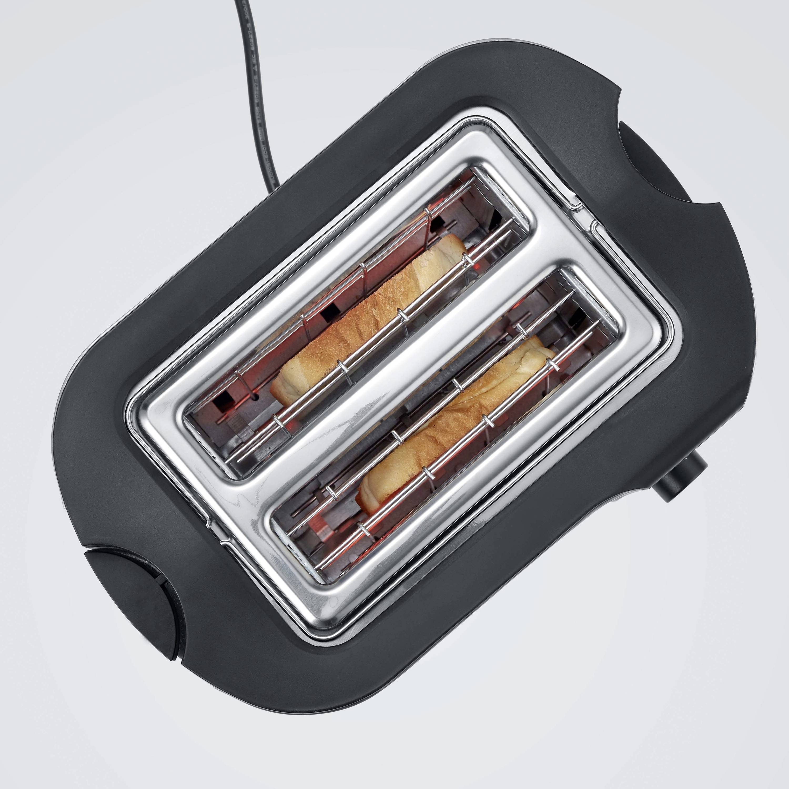Ein Toaster mit zwei goldbraunen Toastscheiben, von oben betrachtet. Das Gerät ist schwarz und mit einem Stromkabel ausgestattet.