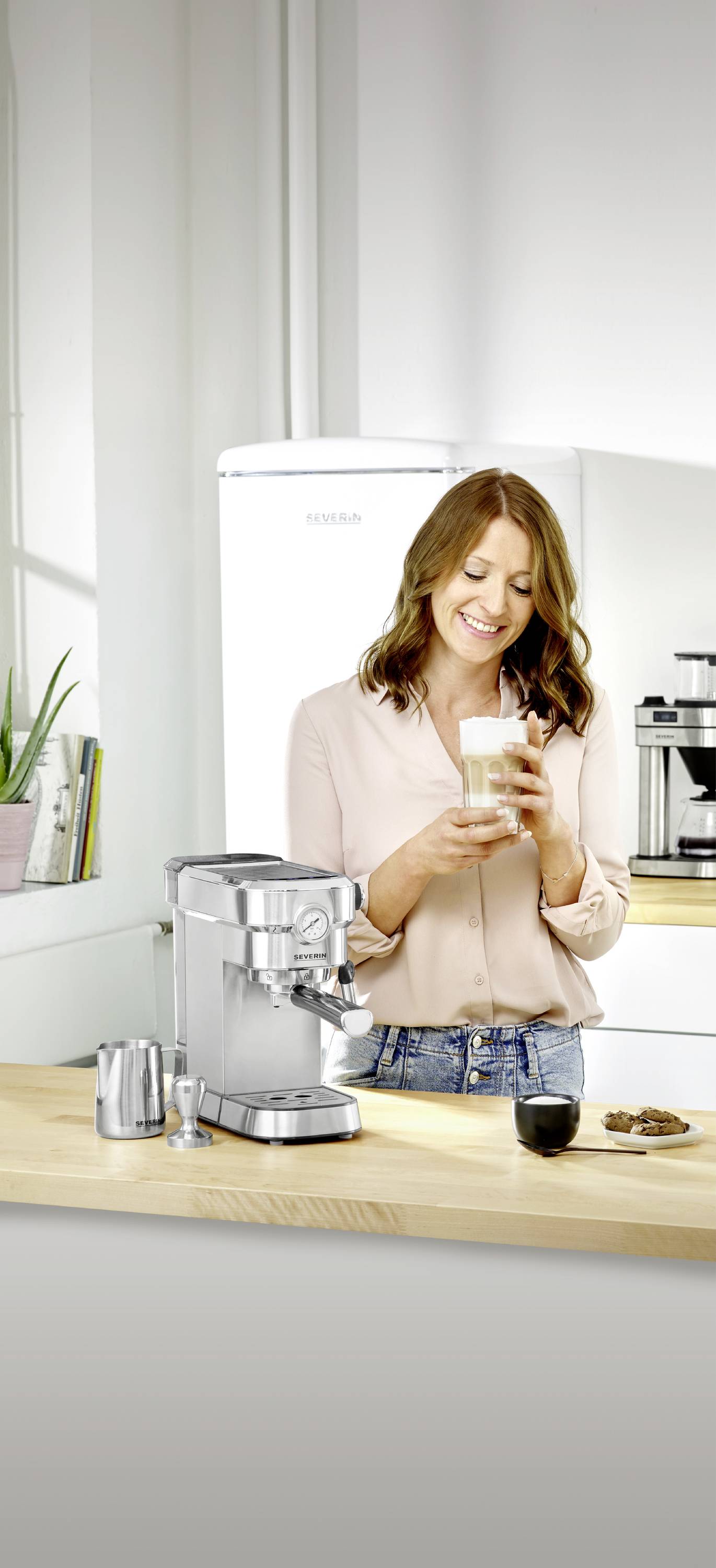 Severin KA 5995 Espressomaschine mit Siebträger Edelstahl (gebürstet), Schwarz 1350 W mit Milchaufschäumdüse