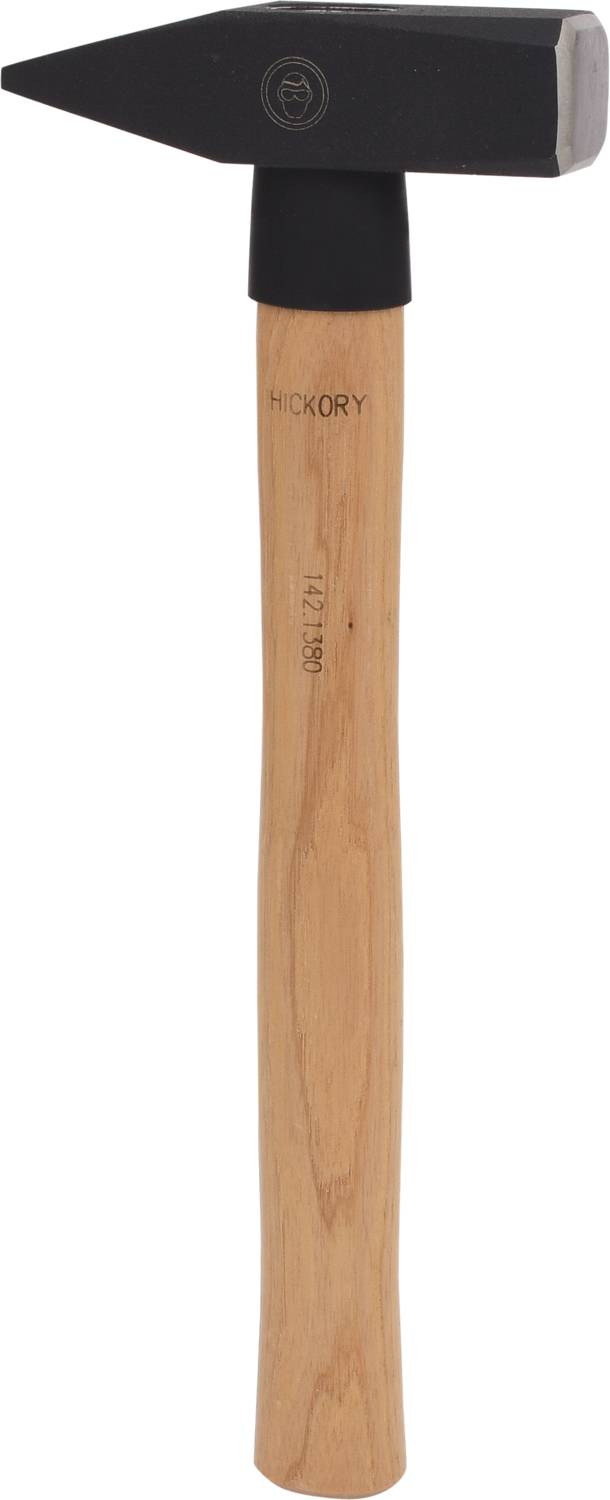 Ein Hammer mit einem Holzgriff und einem schwarzen Stahlkopf, stehend präsentiert.
