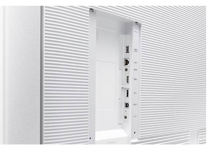 Rückseite eines Fernsehers mit sichtbaren Anschlüssen wie HDMI, USB und LAN-Anschluss. Gehäuse in Weiß mit strukturierter Oberfläche.