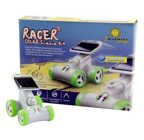 Spielzeugauto mit Solarpanel auf der Verpackung. Text 'Racer Solar Science Kit'. Blau-gelbe Verpackung, Energiethema.