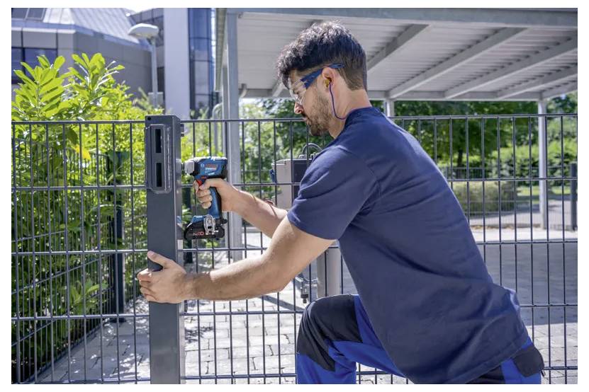 Bosch Professional GDS 18V-330 HC 06019L5002 Akku-Drehschlagschrauber 18V Li-Ion inkl. 2. Akku, inkl. Ladegerät, inkl. Koffer