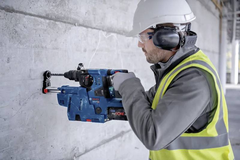 Bosch Professional GBH 18V-28 C solo SDS-Plus-Akku-Bohrhammer 18V Li-Ion ohne Akku, ohne Ladegerät, inkl. Koffer