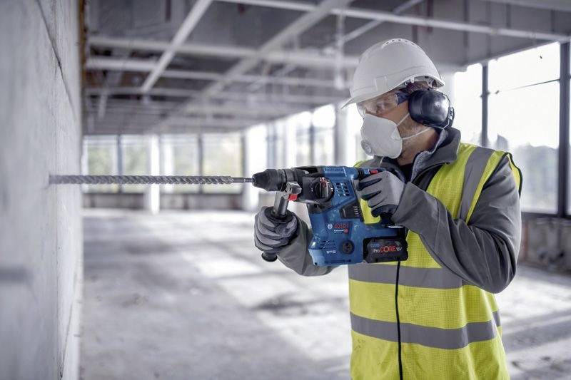 Bosch Professional GBH 18V-28 C solo SDS-Plus-Akku-Bohrhammer 18V Li-Ion ohne Akku, ohne Ladegerät, inkl. Koffer