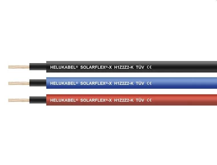 Drei SOLARFLEX®-X Kabel in Schwarz, Blau und Rot mit der Aufschrift 'HELUKABEL' und technischen Daten, geeignet für Solaranlagen.