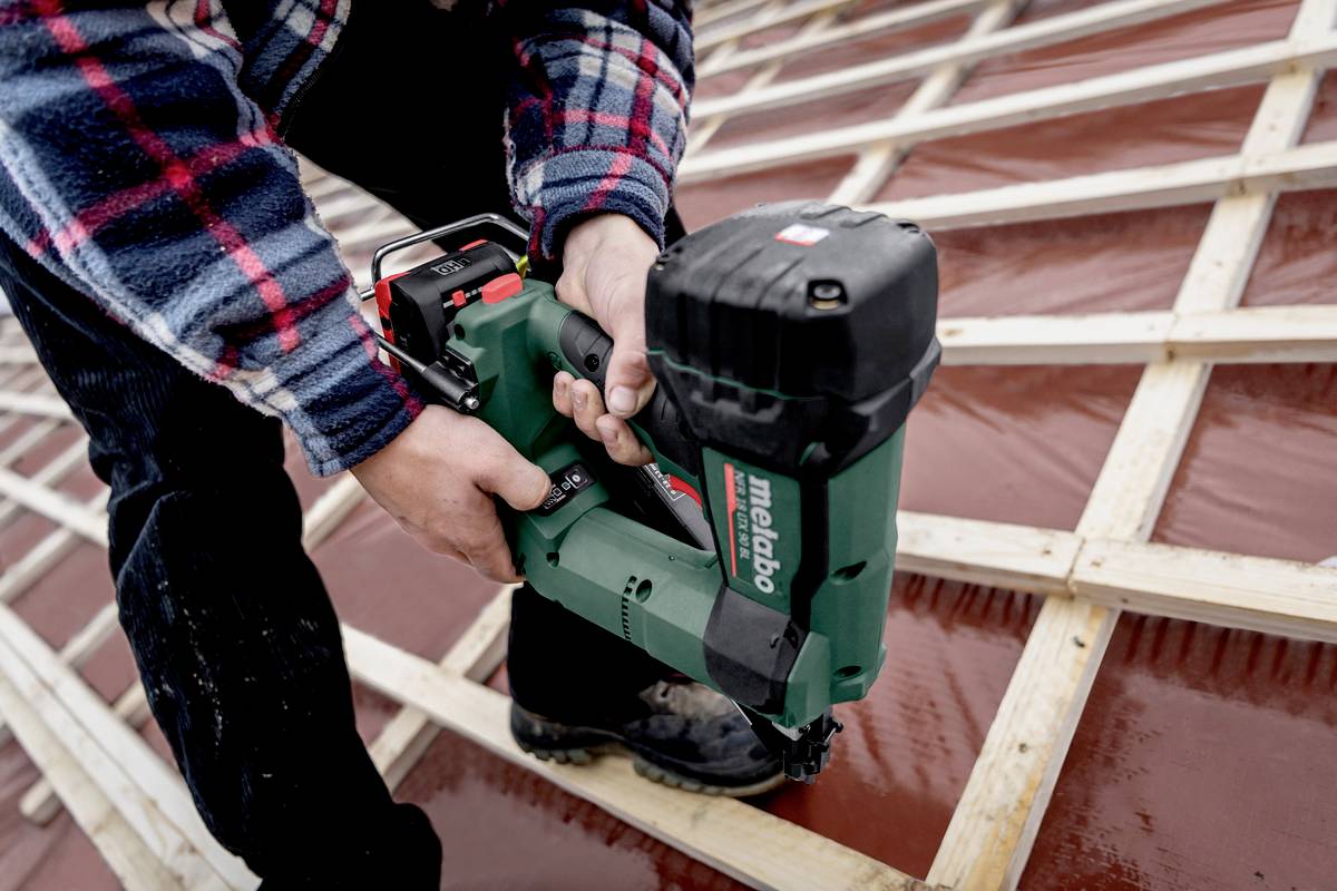 Metabo 612090800 Akku-Nagler bürstenlos, inkl. 2. Akku, inkl. Koffer, inkl. Ladegerät