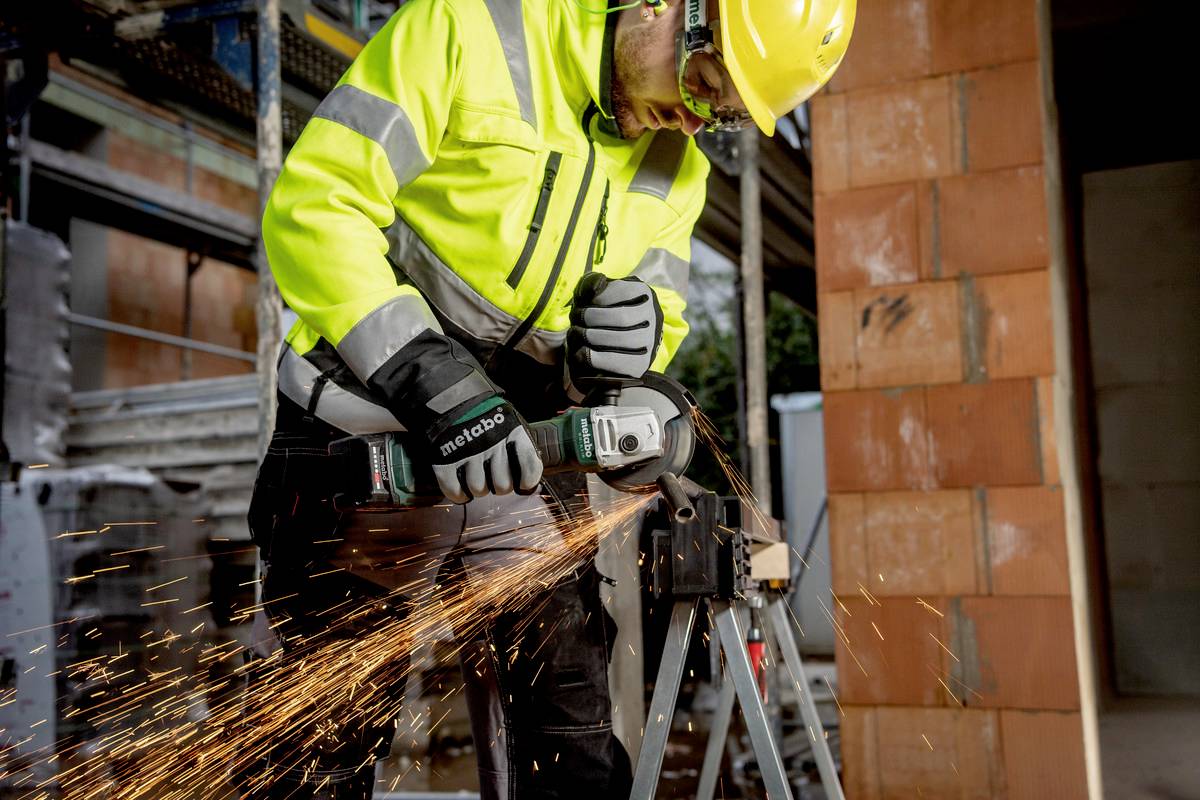 Metabo W 18L BL 9-125 602374510 Akku-Winkelschleifer 125mm bürstenlos, inkl. 2. Akku, inkl. Koffer, inkl. Ladegerät, mit Zubehör