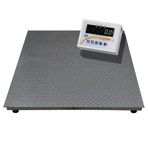 Digitale Plattformwaage mit Riffelblech-Wiegefläche und abgelöstem Display-/Bedienfeld mit Nullanzeige.