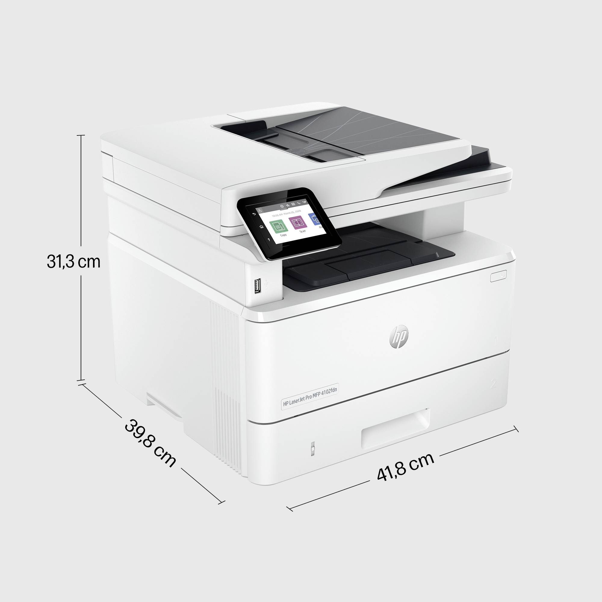 Ein weißer Drucker steht auf einem grauen Hintergrund. Maße sind angegeben: Höhe 31,3 cm, Breite 41,8 cm, Tiefe 39,8 cm. Ein Touchscreen-Display ist sichtbar.