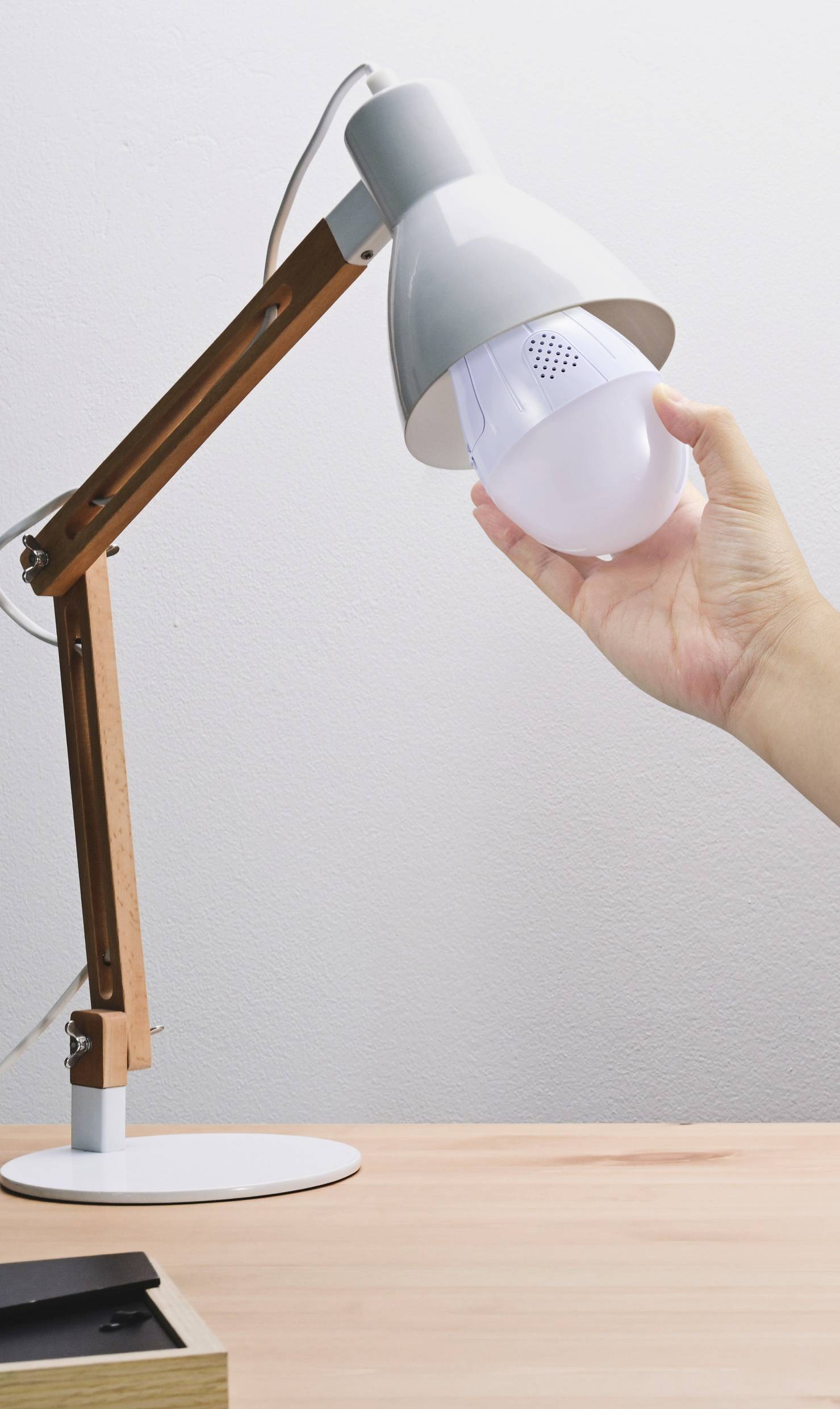 5627748 Akkubetriebenes LED-Leuchtmittel EEK F (A - G) E27 20W = 203W Warmweiß (Ø x H) 95mm x 195mm nicht dimmbar 1St.