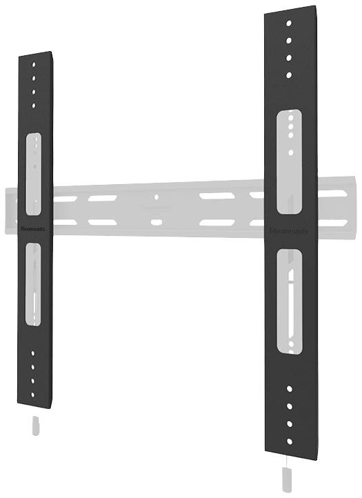 TV-Wandhalterung in Schwarz, bestehend aus zwei vertikalen Halterungen mit mehreren Befestigungslöchern.
