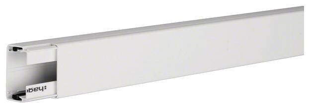 Ein weißer Kabelkanal von Hager, rechteckig mit einer offenen Oberseite, geeignet zur Kabelorganisation an Wänden oder Decken.