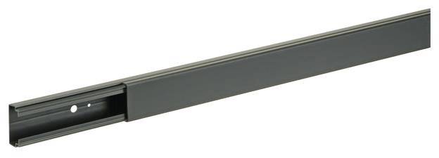 Ein schwarzes, rechteckiges Metallprofil mit mehreren Löchern auf einer Seite, das vermutlich als Führungsschiene eingesetzt wird.