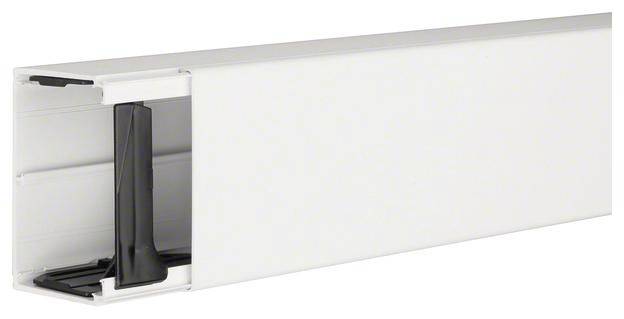 Weißer Kabelkanal aus Kunststoff in rechteckiger Form, eine Seite offen. Geeignet zur sicheren Verlegung von Kabeln an Wänden.