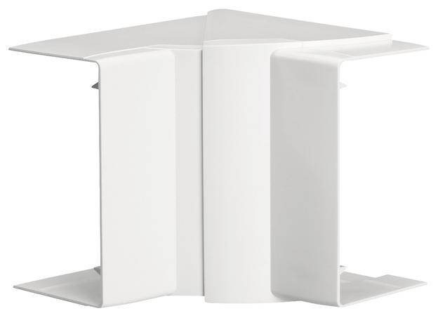 Eine weiße, moderne Plastikskulptur mit abgerundeten und eckigen Elementen, die geometrische Formen und Leerräume bilden.