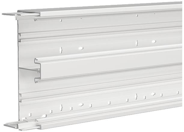 Ein weißes Wandpaneel aus PVC mit einer glatten Oberfläche und mehreren horizontalen Rillen, geeignet für Innenwandverkleidungen.