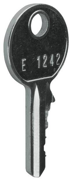 Ein silberner Schlüssel mit der Prägung 'E 1242'. Der Kopf des Schlüssels ist rund mit einem Loch zum Befestigen.