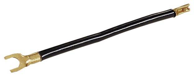 Ein schwarzes Kabel mit zwei goldenen Gabelanschlüssen an den Enden, in der Mitte leicht gebogen.