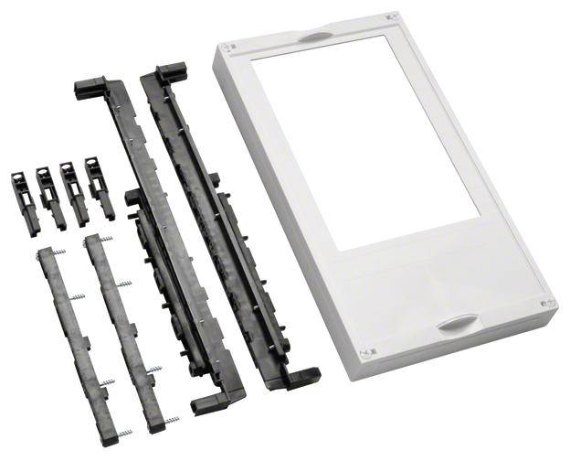 Das Bild zeigt ein Set von elektrischen Bauteilen und einer Kunststoffabdeckung. Die Bauteile sind parallel zur weißen Abdeckung angeordnet.
