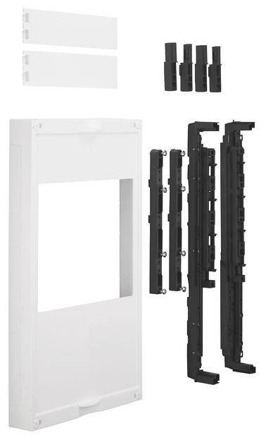 Bauteilesatz für einen Verteilerkasten, bestehend aus einer großen weißen Frontabdeckung, zwei kleineren Abdeckungen und vier schwarzen Kabelhaltern.