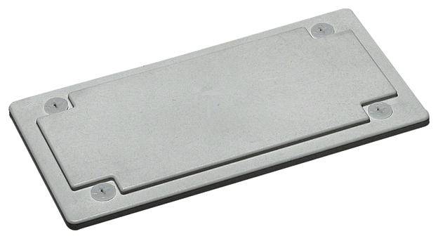 Rechteckige Metallabdeckung mit vier Schrauben, die an den Ecken angebracht ist. Sie dient zum Schutz oder Abdecken eines Bereichs.