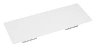 Eine rechteckige, weiße Abdeckung oder Platte schwebt über einer neutralen Oberfläche. Sie hat eine glatte, minimalistische Erscheinung.