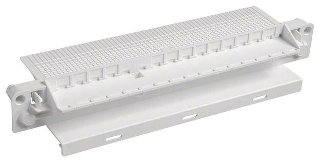 Weiße Kunststoff-Komponente, rechteckig, mit gerasterter Oberseite und seitlichen Befestigungslöchern, möglicherweise ein Technikmodul.