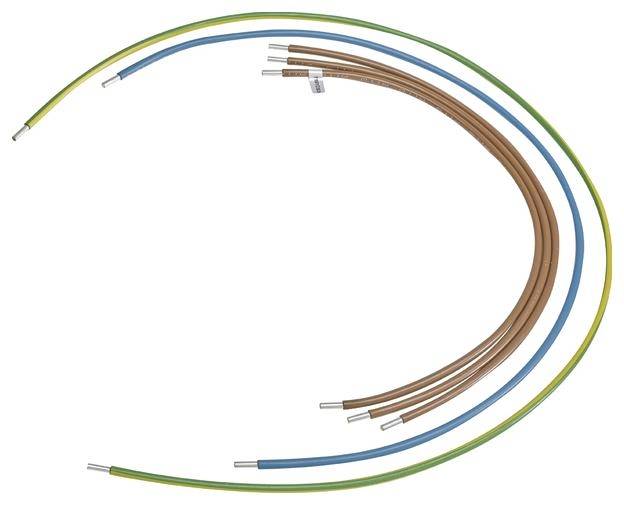 Sechs isolierte Kabel in verschiedenen Farben (gelb-grün, braun und blau) nebeneinanderliegend, zeigen unterschiedliche Längen.