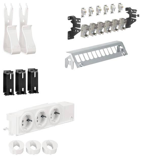 Steckdosenmodul mit Zubehör: weiße Steckdosen, Halterungen und Metallrahmen zur Montage. Ideal für Elektroinstallationen.
