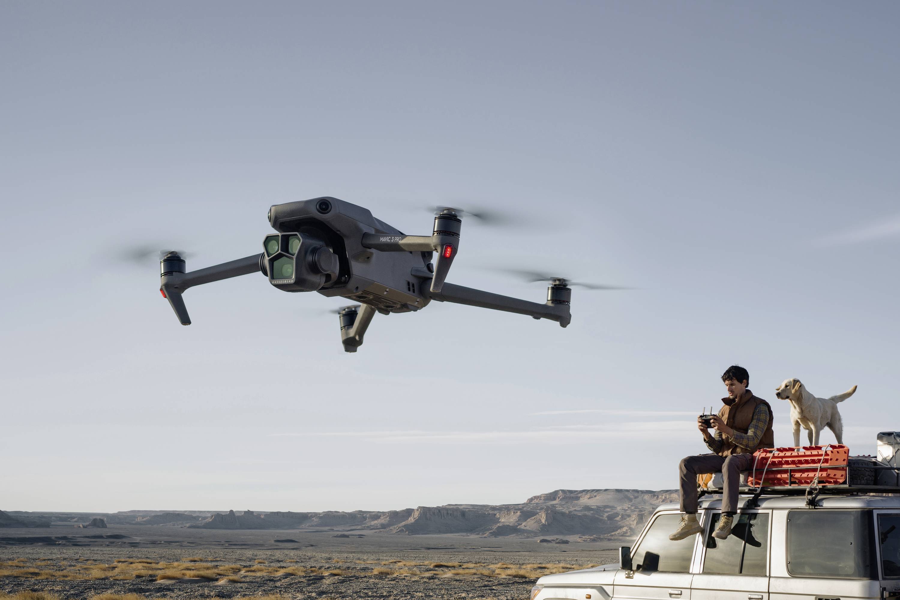DJI Mavic 3 Pro (DJI RC) Quadrocopter 100% RtR Kameraflug, Profi Hellgrau (matt)