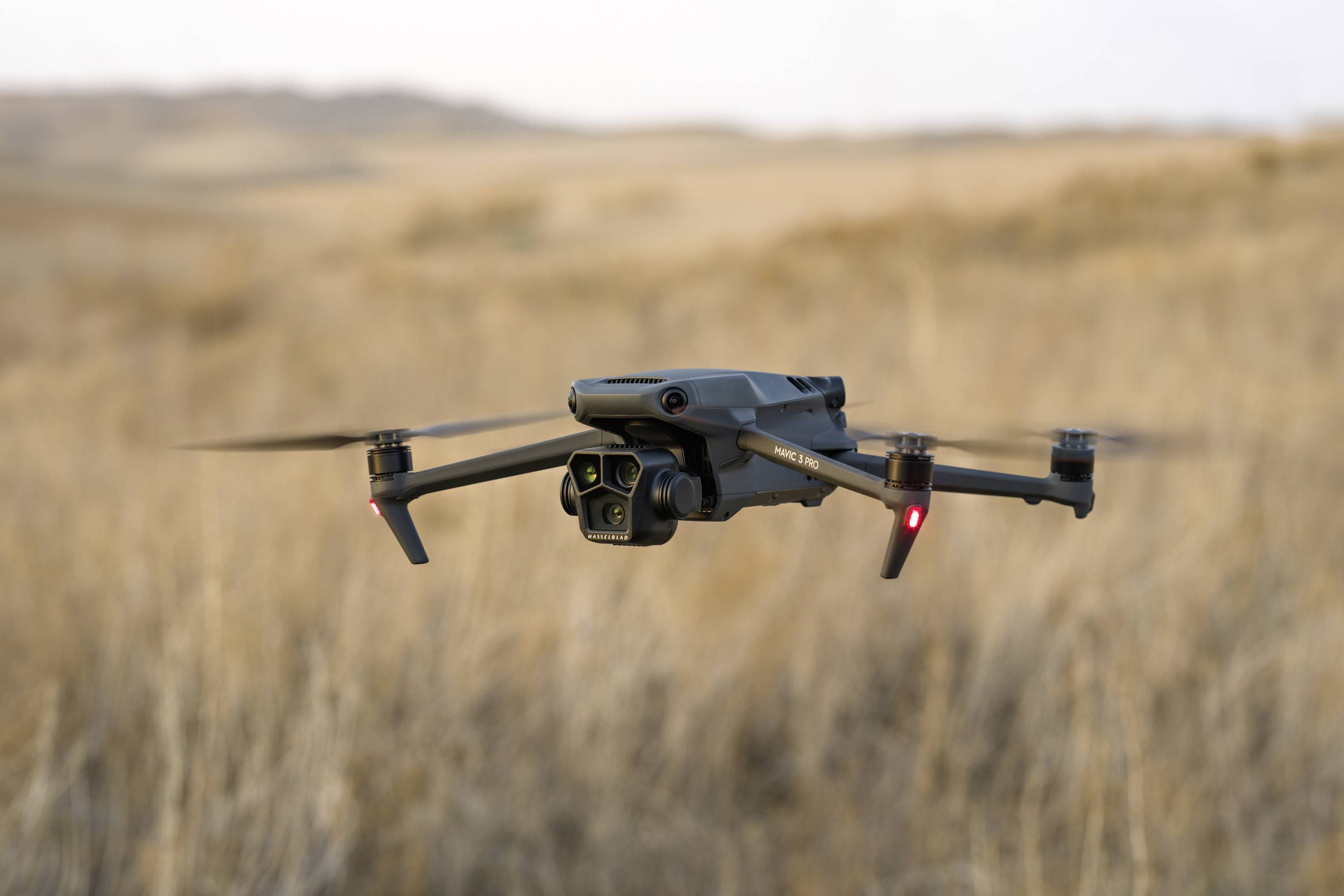 DJI Mavic 3 Pro Fly More Combo (RC) Quadrocopter 100% RtR Kameraflug, Profi Grau