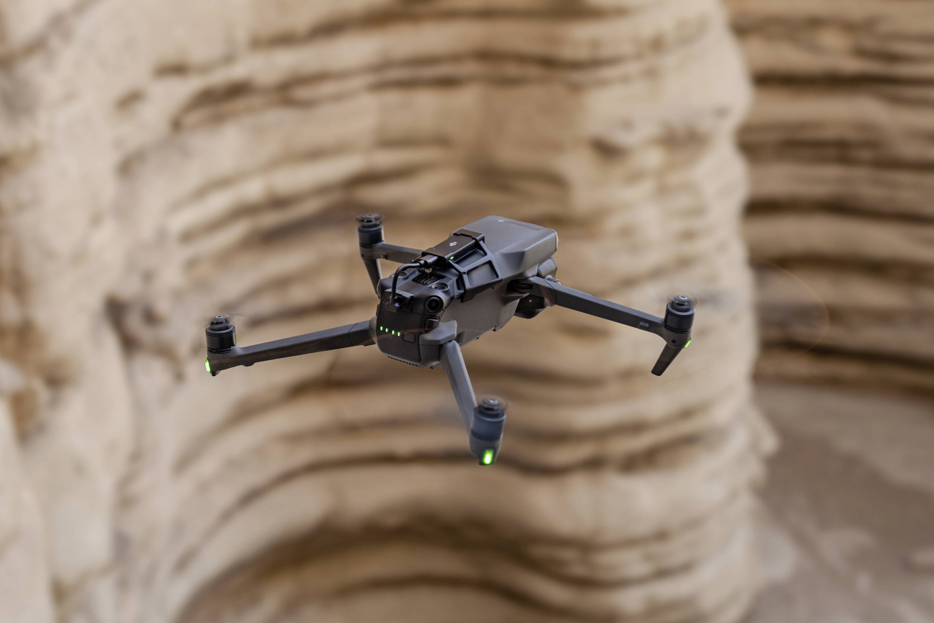 DJI Mavic 3 Pro Fly More Combo (DJI RC) Quadrocopter 100% RtR Kameraflug, Profi Grau