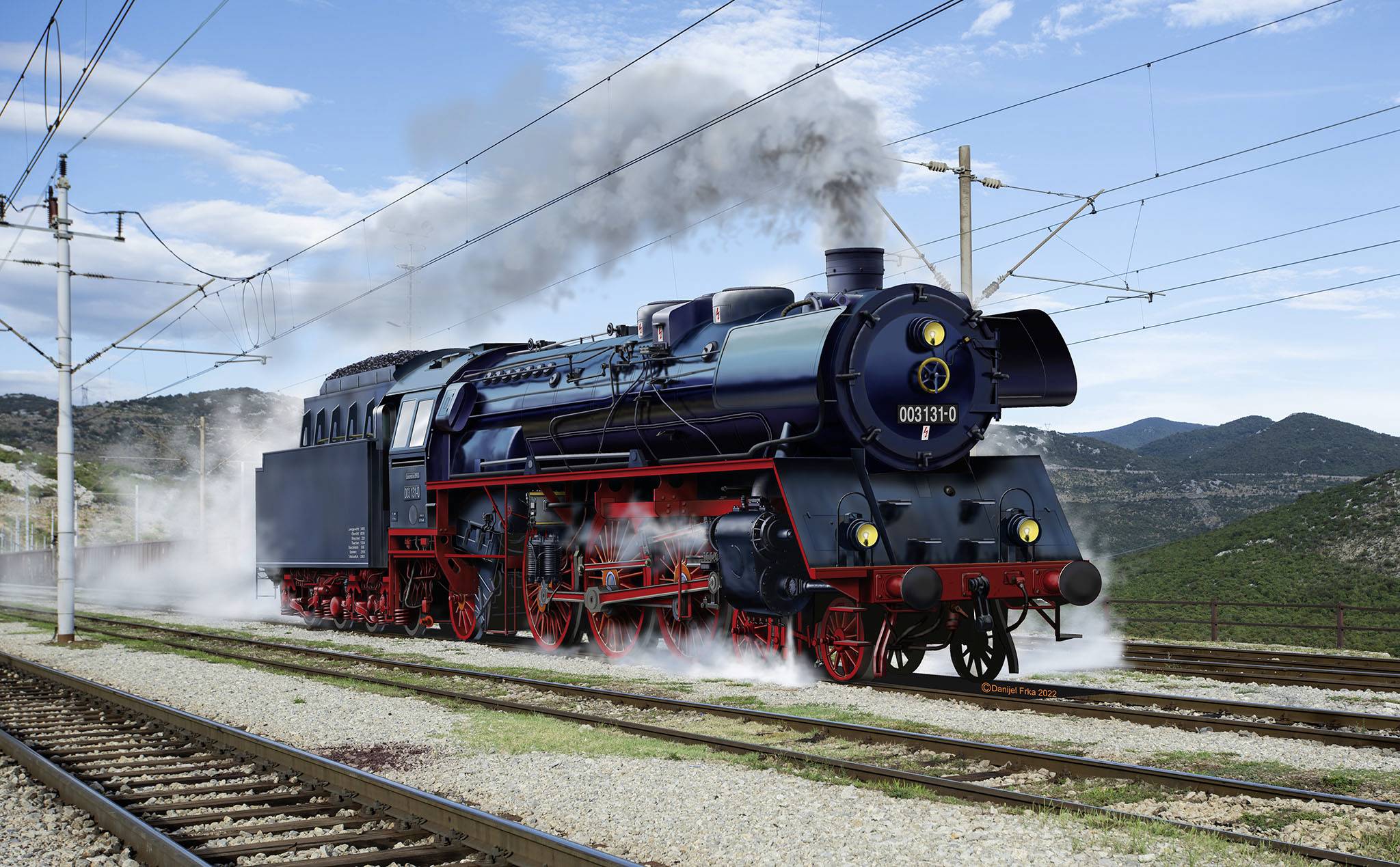 Dampflok auf Schienen in Landschaft, blauer Himmel und Berge im Hintergrund. Rauch entweicht dem Schornstein, klassische Technik sichtbar.