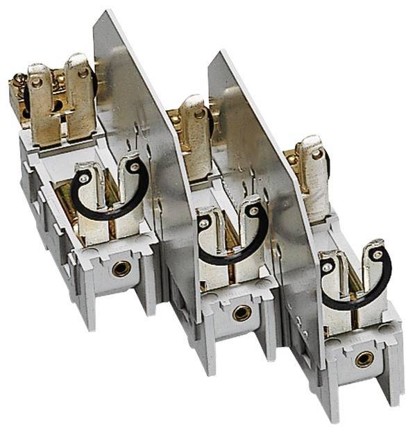 Ein elektrischer Sicherungshalter mit drei Einschüben, aus Metall und Kunststoff. Er wird zur Aufnahme von Sicherungen in elektrischen Anlagen verwendet.