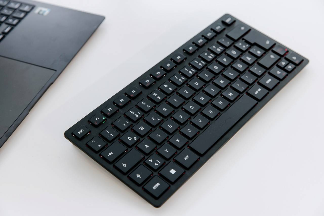 CHERRY KW 9200 MINI USB, Funk, Bluetooth® Tastatur Deutsch, QWERTZ Schwarz Abnehmbares Kabel