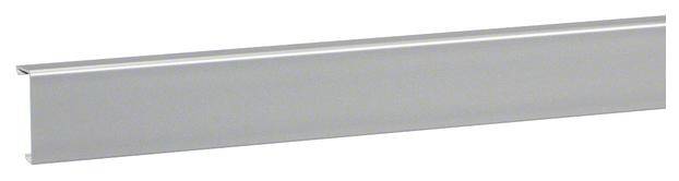 Ein langer, flacher Aluminiumsteg in Silber, geeignet zur Abdeckung oder Führung von Kabeln in Bau- oder Elektronikprojekten.
