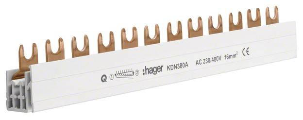 Eine Kupferschiene mit mehreren verzweigten Anschlüssen für elektrische Installationen, beschriftet mit 'Hager' und technischen Spezifikationen.