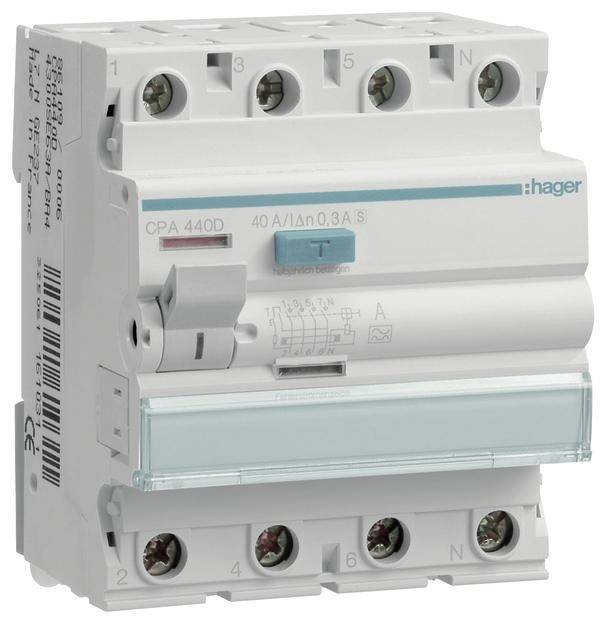 Ein elektrischer FI-Schutzschalter der Marke Hager, Modell CPA440D, mit vier Anschlüssen, zeigt Stromstärke von 40 A und Schutzart 0,3 A.