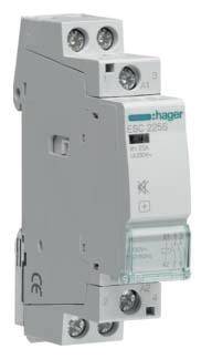 Elektrischer Schaltaktor, vertikal montiert, mit einem Schalter und mehreren Anschlussklemmen. Markenlogo 'hager' sichtbar.