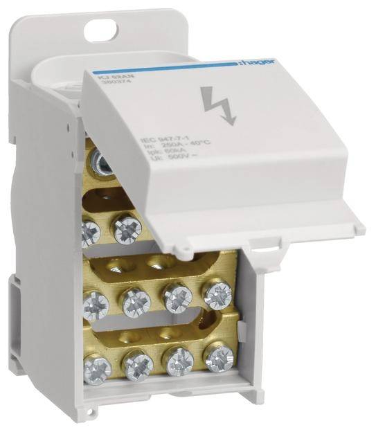 Ein elektrischer Verteilerblock mit geöffnetem Kunststoffdeckel. Sichtbare Metallanschlüsse mit Schrauben zur Kabelbefestigung.
