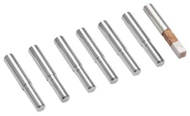 Acht Metallstäbe, einer zeigt einen Kupferkern.