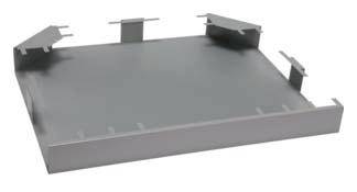Graues metallisches Bauteil, flach, rechteckig, mit erhöhten Ecken, vermutlich ein Teil zur Befestigung oder Abdeckung.