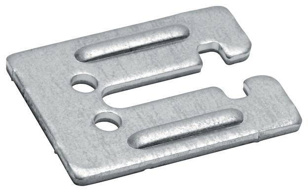 Ein rechteckiges Metallstück mit zwei kreisförmigen Löchern und erhobenen Rillen. Es könnte ein Teil eines Befestigungssystems sein.