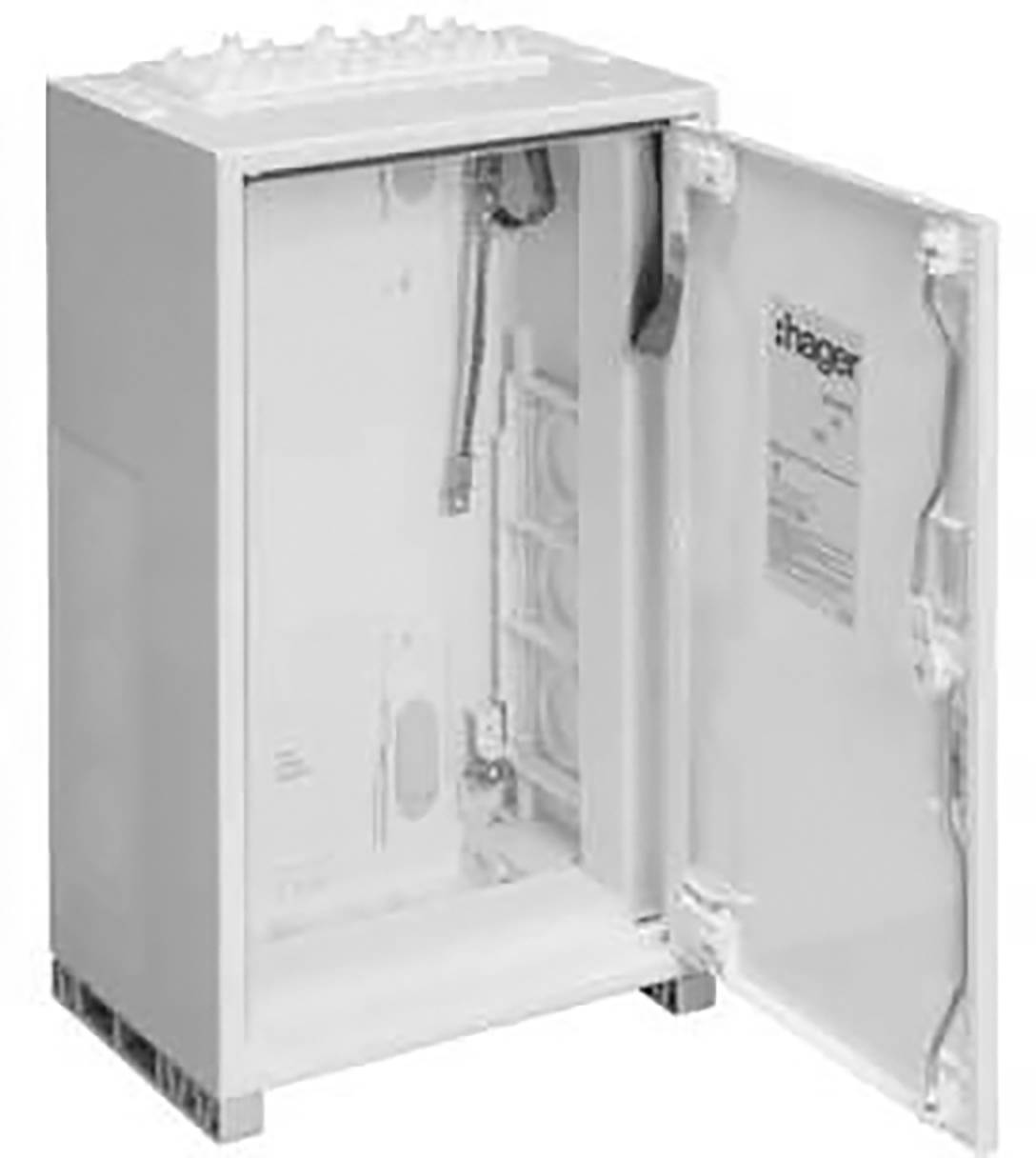 Ein Schaltschrank mit geöffneter Tür zeigt elektrische Komponenten und Kabel. Auf der Innenseite der Tür befindet sich ein Etikett.